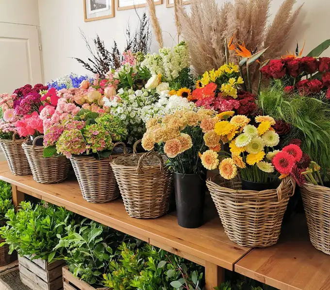 La boutique de fleurs à Alès, dans le gard. Bouquets de fleurs séchées et tendance